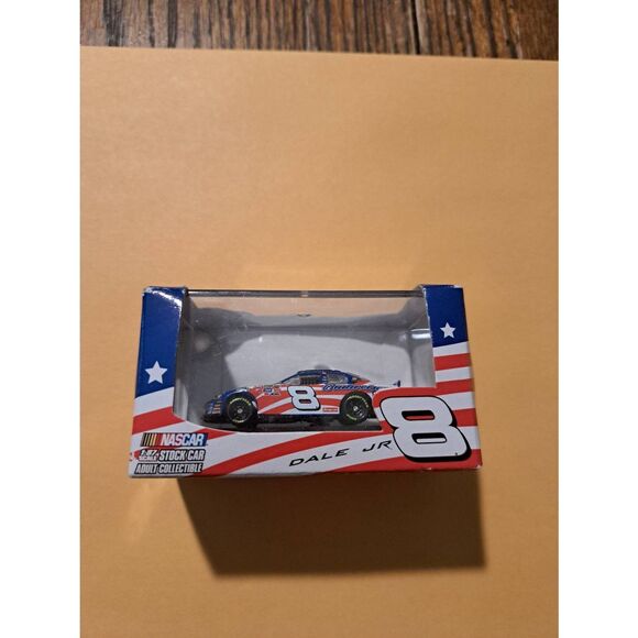 2007 Dale Earnhardt Jr #8 Budweiser Stars  Stripes NASCAR 1:87 Die-Cast Race Car - Picture 1 of 6